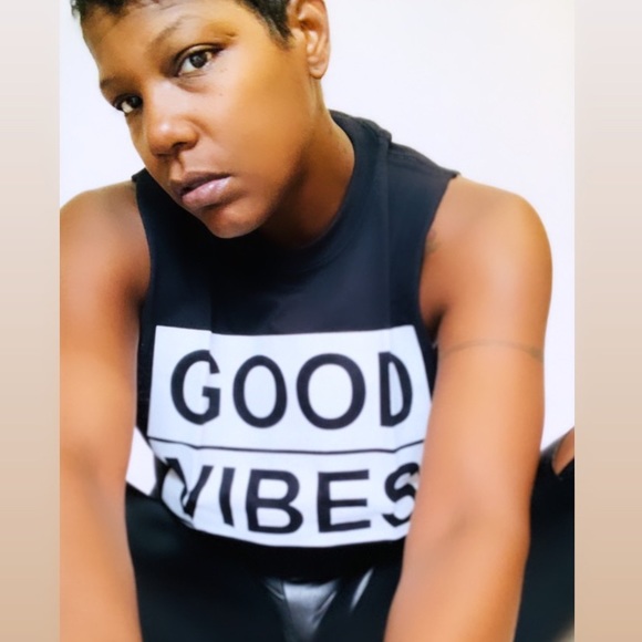 GOOD VIBES ONLY MUSCLE TEE - Picture 3 of 6